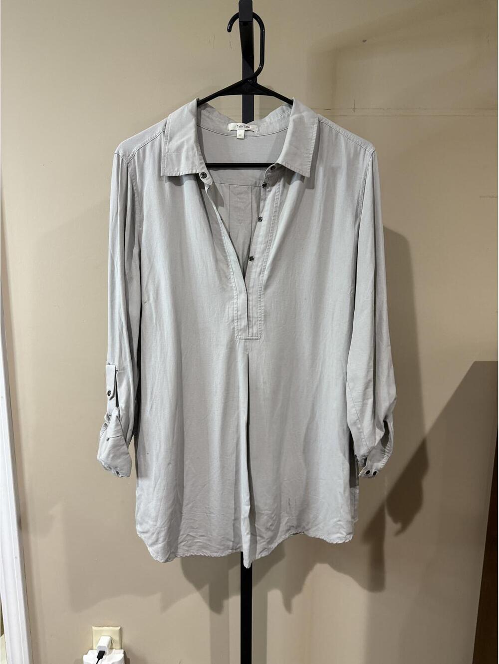 Tyler Boe Large Light Gray Long Sleeve Blouse